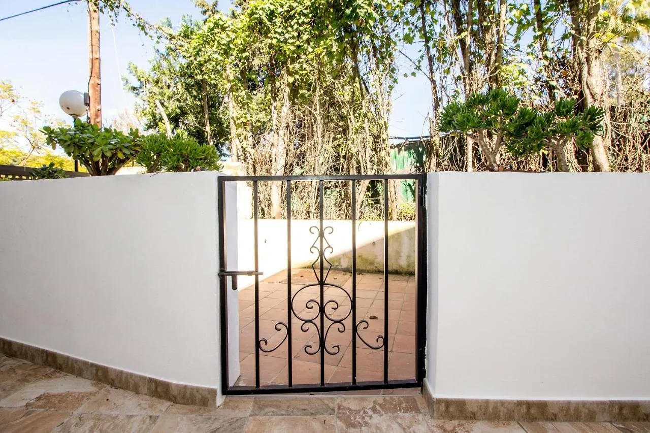 Perfectly Located Beachside Apartment In Elviria Marbella 0*,