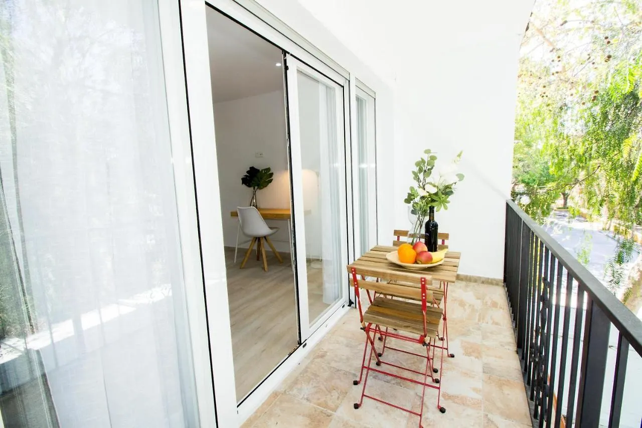 Perfectly Located Beachside Apartment In Elviria Marbella İspanya