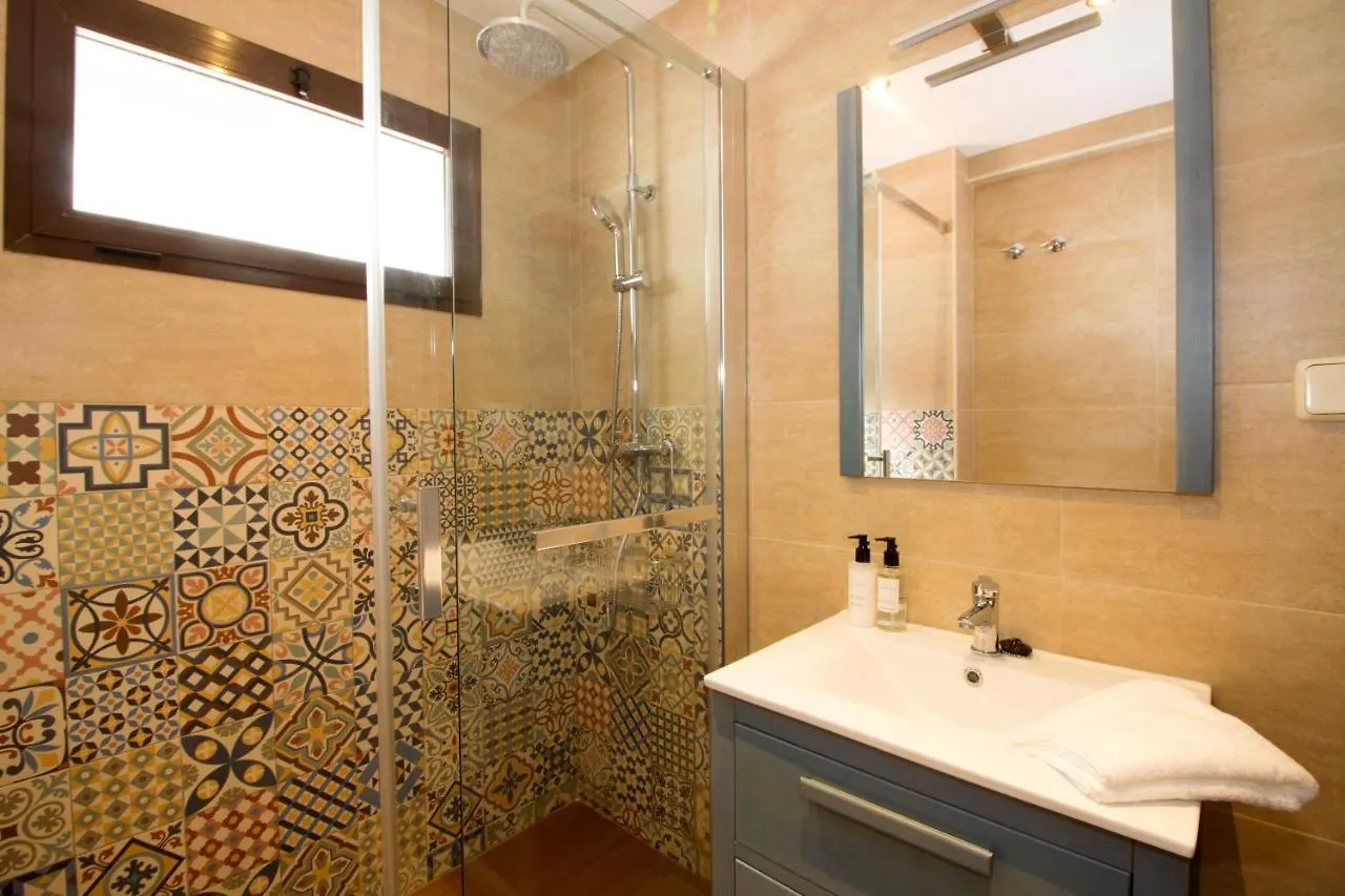 Perfectly Located Beachside Apartment In Elviria Marbella 0*,